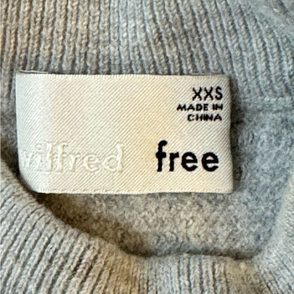 Wilfred Gray Ribbed Cropped Sweater
#1267 - Picture 5 of 7